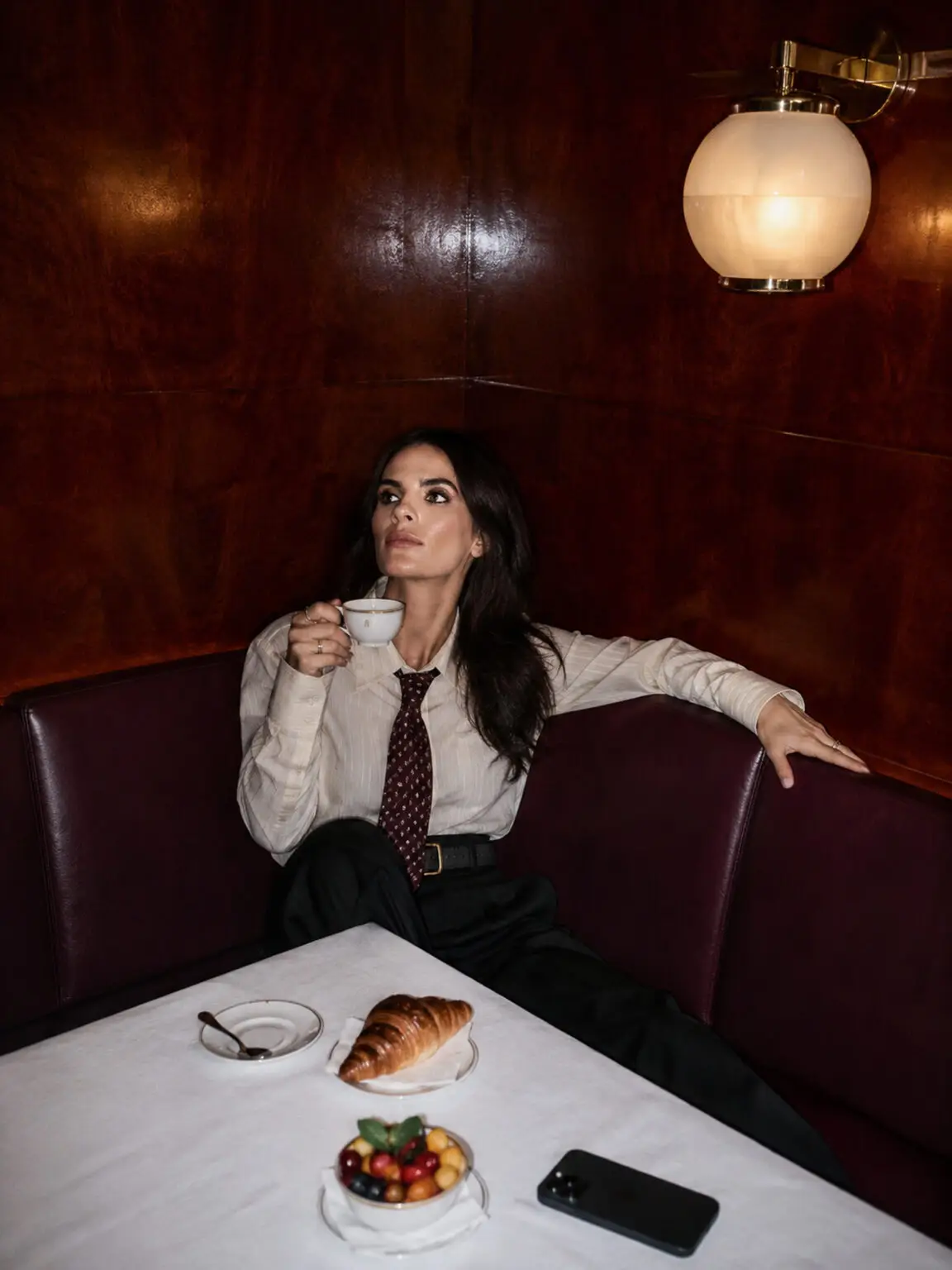 Portrait de Tamara Chaudesaigues, fondatrice de Minuit d'Orsay, studio de web design, graphisme et identité visuelle.