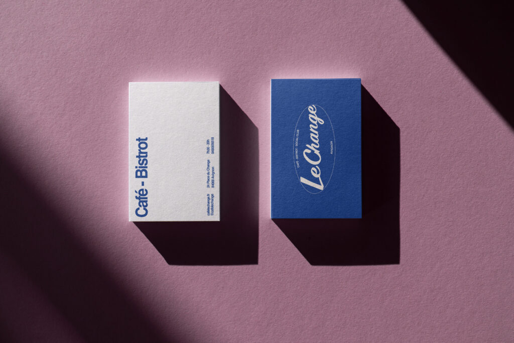 Cartes de visite bleues conçues pour Le Change à Avignon