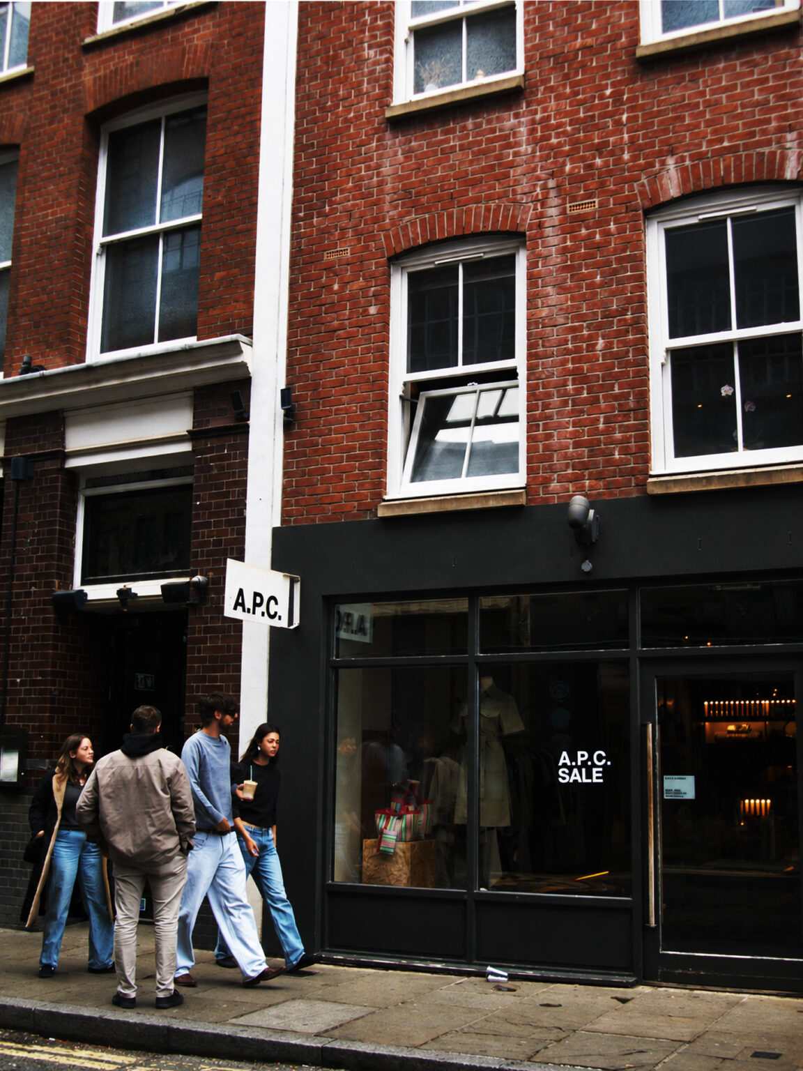 Devanture de la boutique A.P.C. à Shoreditch, Londres