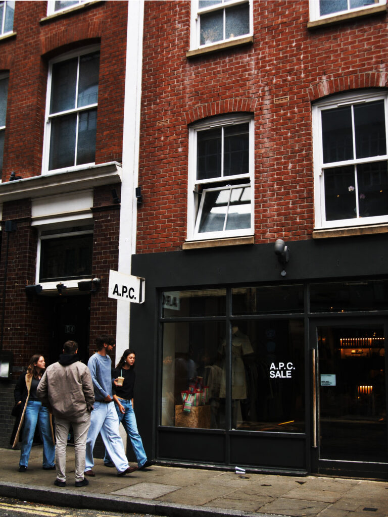Devanture de la boutique A.P.C. à Shoreditch, Londres