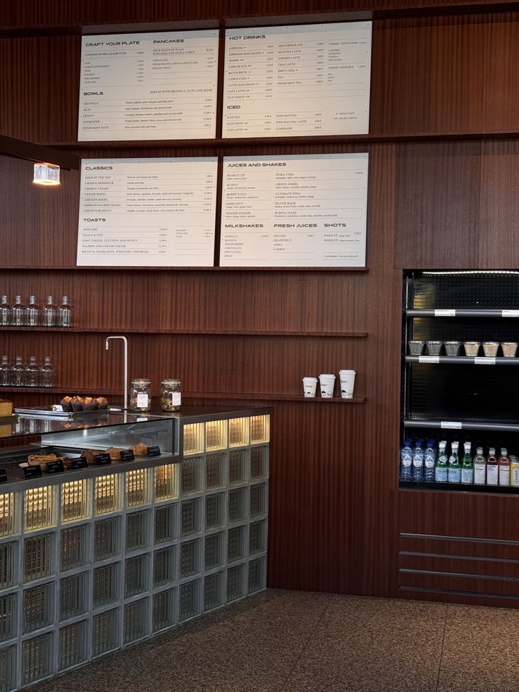 Intérieur et menus d’un restaurant, inspiration pour la création d’un site internet de restaurant par Minuit d’Orsay